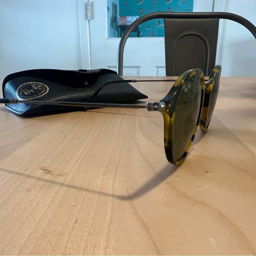 Round Fleck Ray-Bans Green Tinted Sunglasses